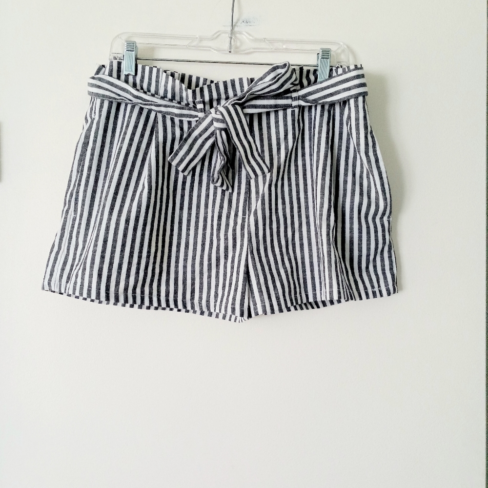 $ Love Tree gray & white striped shorts with tie waist size L